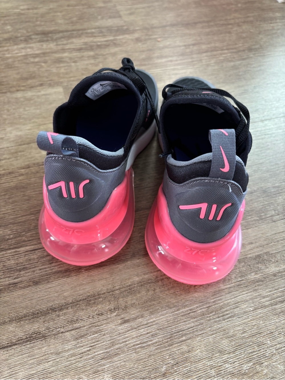 Youth Nike Air Max 270. Size 6.5Y. - Picture 4 of 6